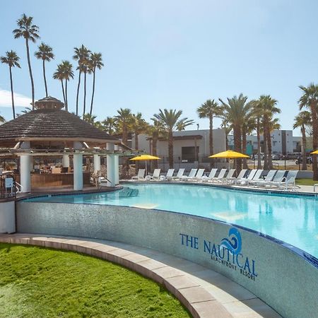 לייק הבאסו סיטי The Nautical Beachfront Resort מראה חיצוני תמונה