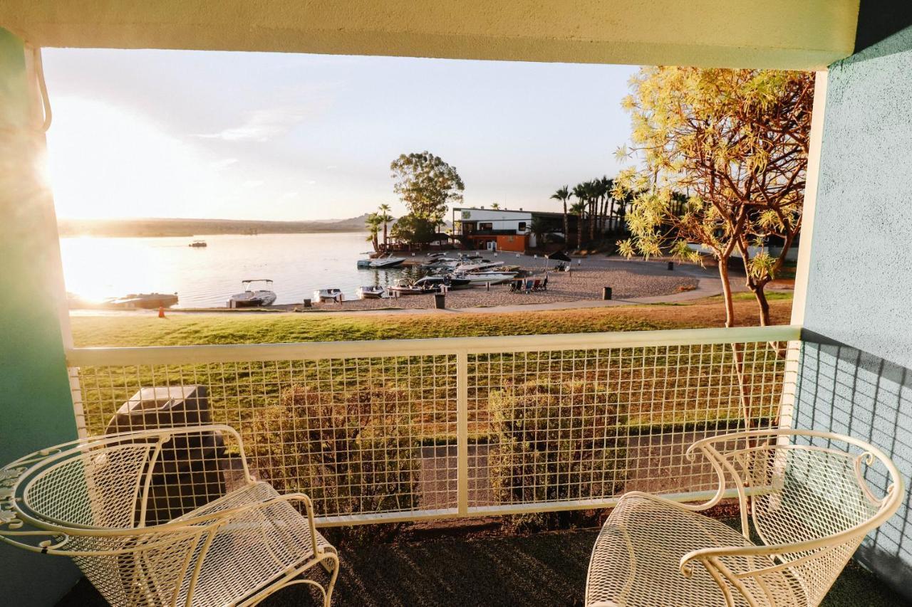 לייק הבאסו סיטי The Nautical Beachfront Resort מראה חיצוני תמונה
