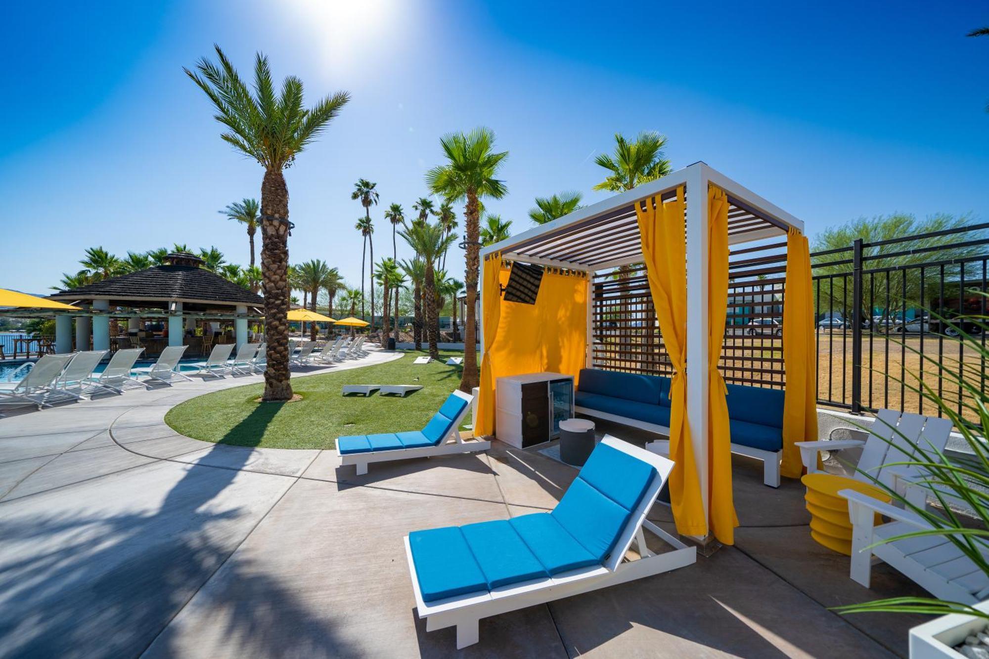 לייק הבאסו סיטי The Nautical Beachfront Resort מראה חיצוני תמונה