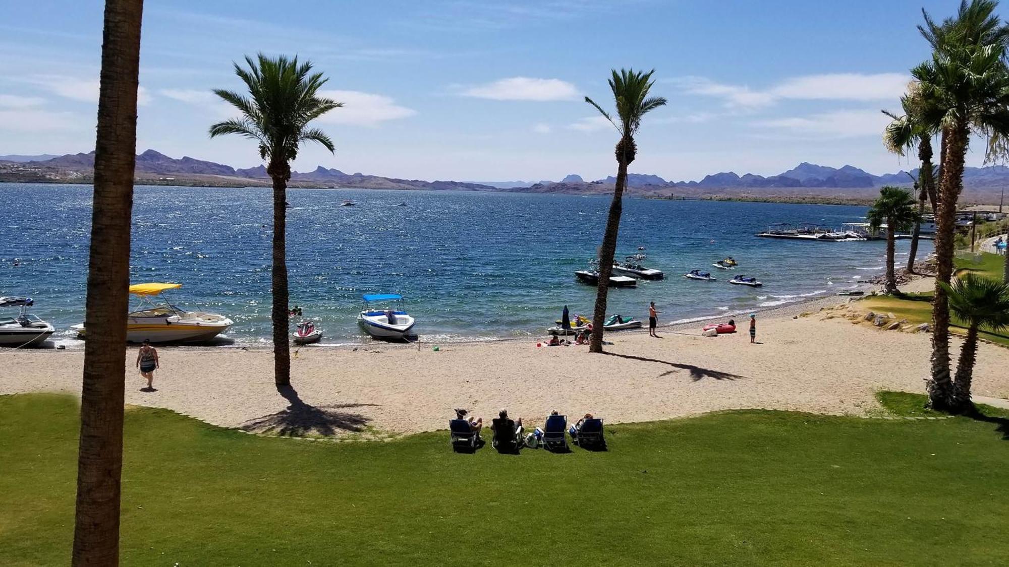 לייק הבאסו סיטי The Nautical Beachfront Resort מראה חיצוני תמונה