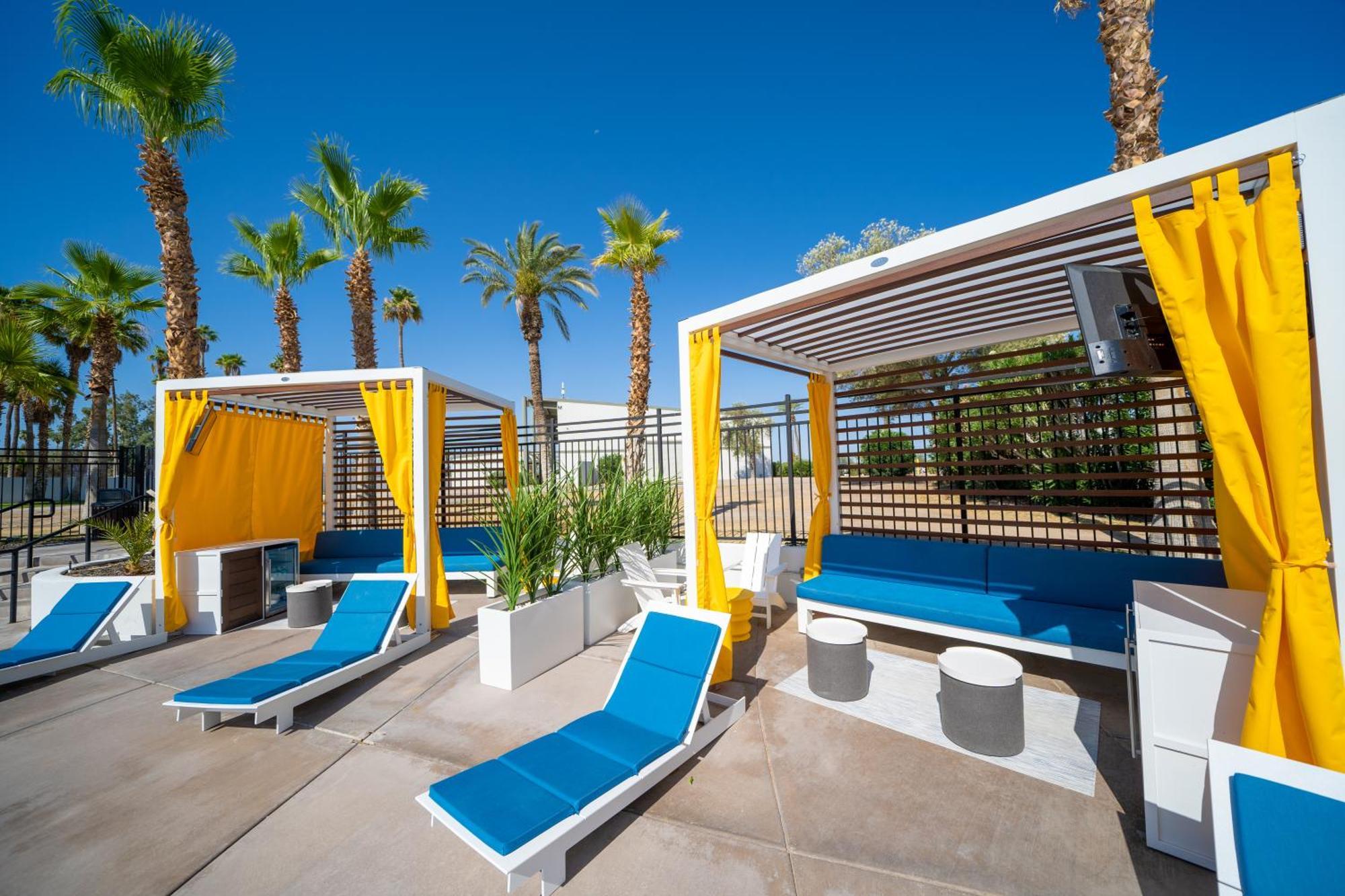 לייק הבאסו סיטי The Nautical Beachfront Resort מראה חיצוני תמונה