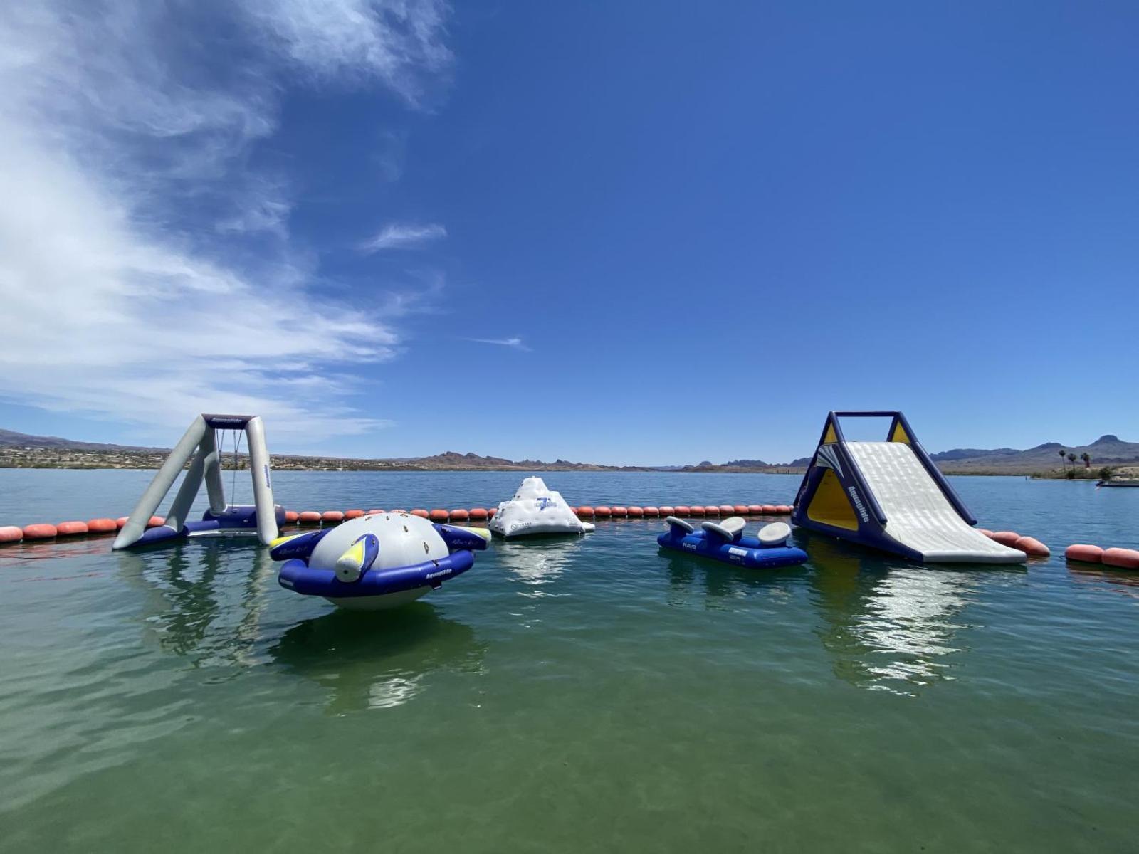 לייק הבאסו סיטי The Nautical Beachfront Resort מראה חיצוני תמונה