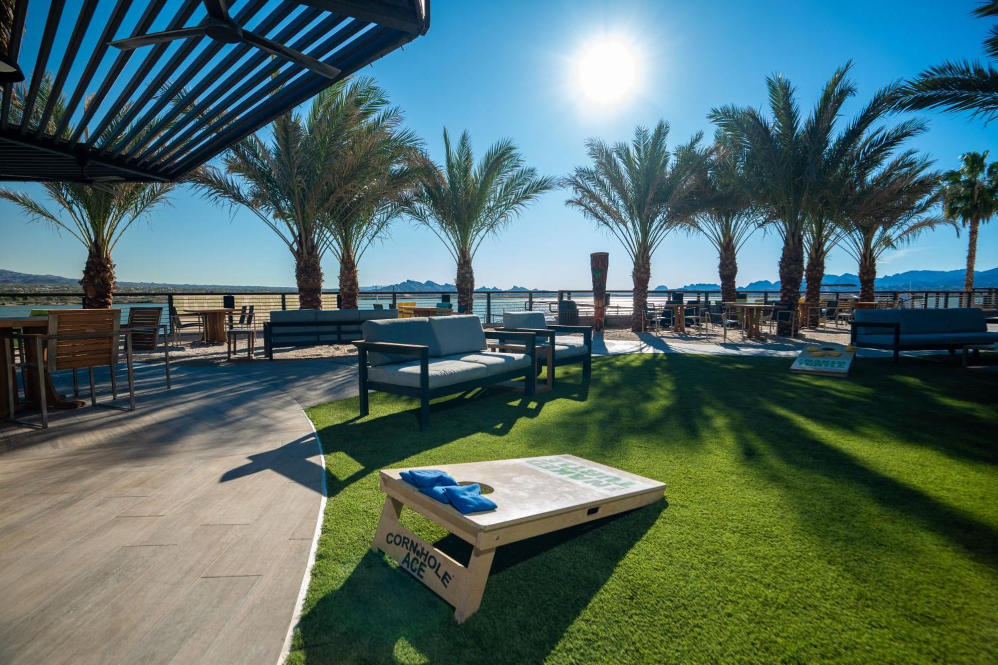 לייק הבאסו סיטי The Nautical Beachfront Resort מראה חיצוני תמונה