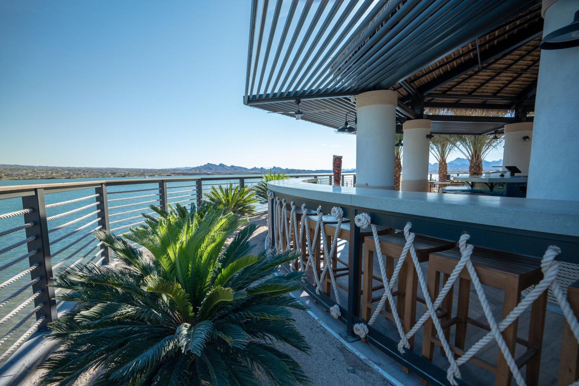 לייק הבאסו סיטי The Nautical Beachfront Resort מראה חיצוני תמונה