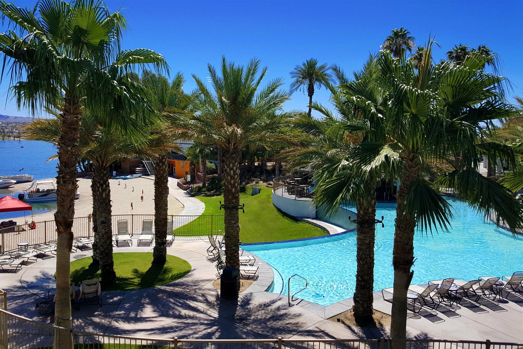 לייק הבאסו סיטי The Nautical Beachfront Resort מראה חיצוני תמונה